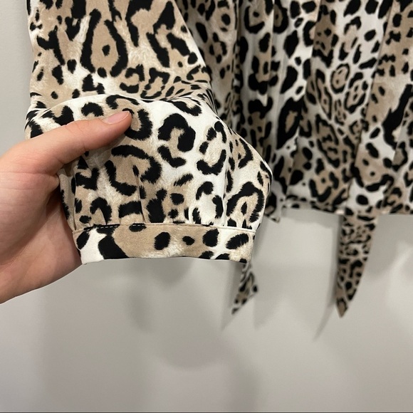 Chico’s Playful Animal Bow Blouse Pattern Woven Top Long Sleeve - Picture 7 of 13